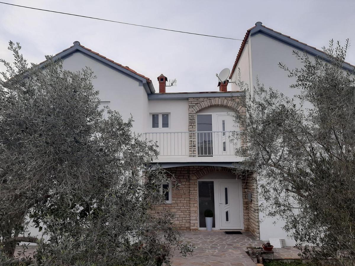 דירות אוגייאן Family House Rebeka מראה חיצוני תמונה